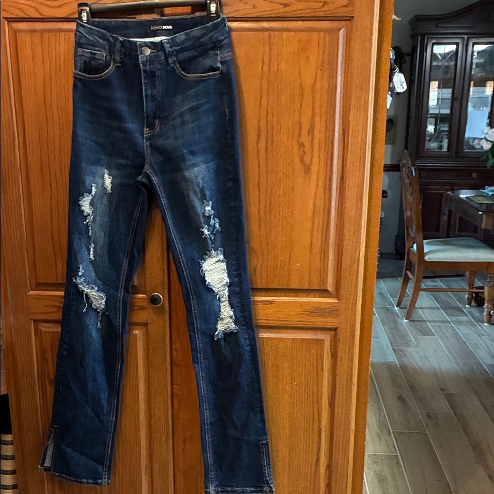 Fashion Nova Juniors size 7 Dark Blue Bootcut Jeans